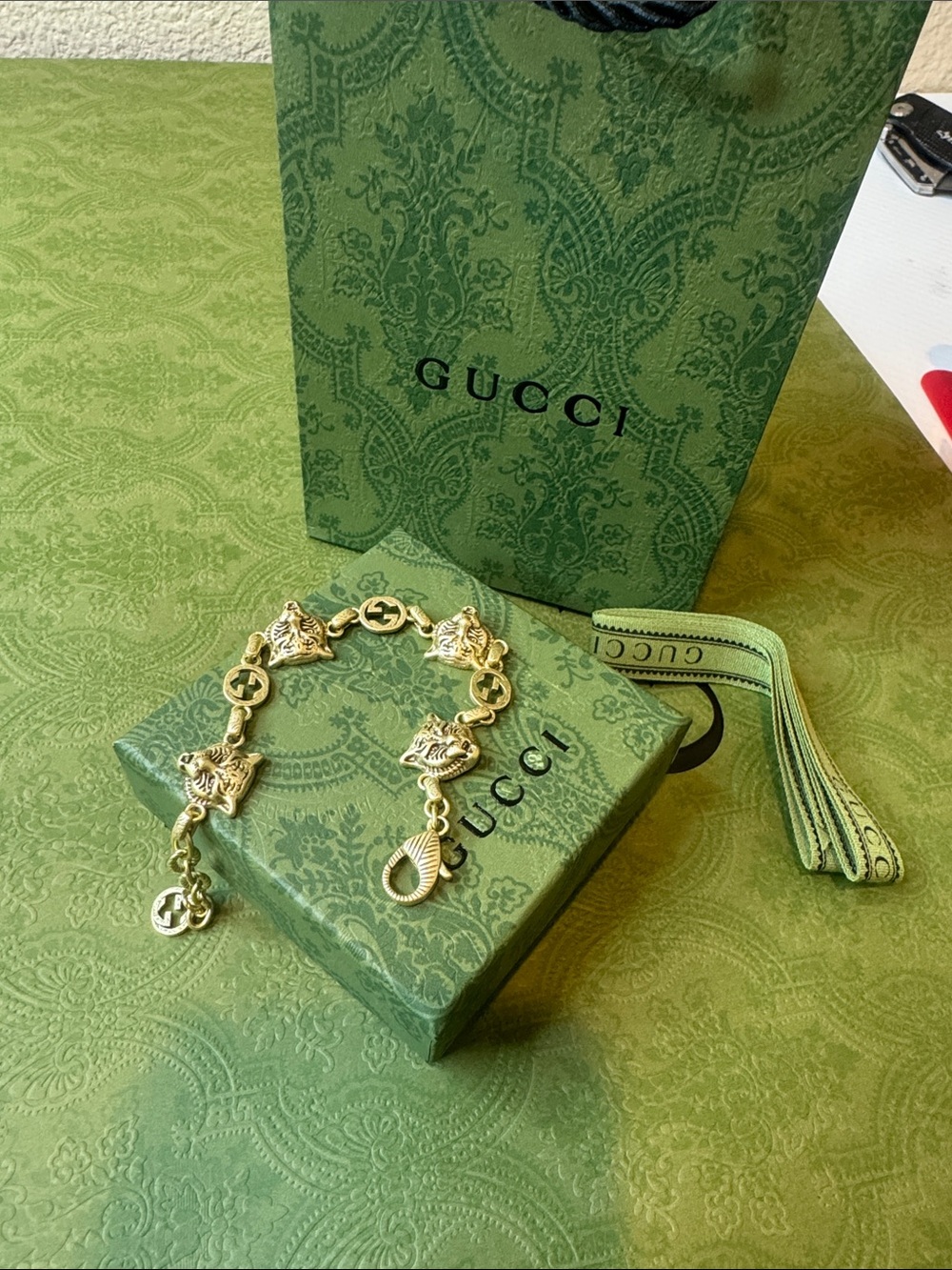 Gucci Silver Wolf Head and Logo Link Bracelet - Picture 2 of 8